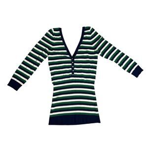 Guess Women’s Long Sleeve V Neck Sweater Size Small. WC0082